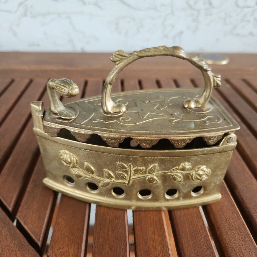 Antique 19th-Century Solid Brass Coal Iron Ornate Floral Decorative Collectible